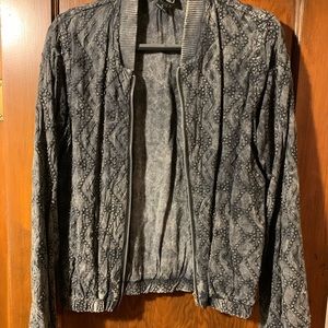 Women’s Leightweight Faded Black Jacket. Size L